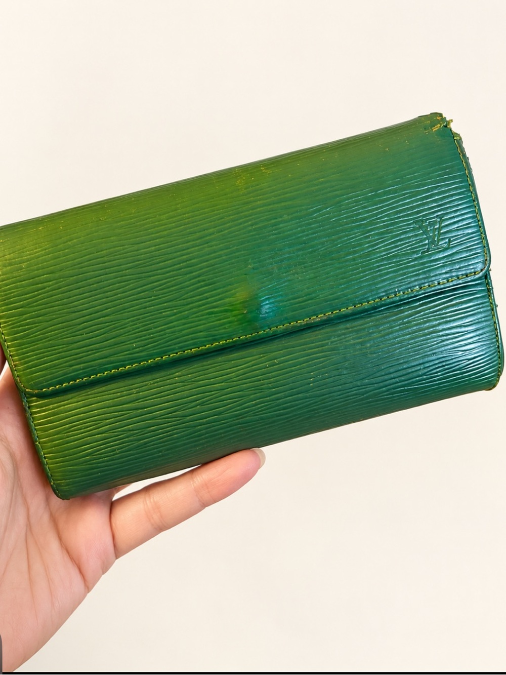 Louis Vuitton Epi Green leather wallet (with call outs)